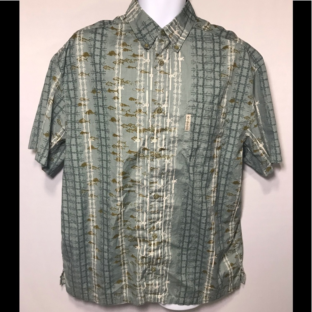 Columbia Fish PFG Button Up Size Medium